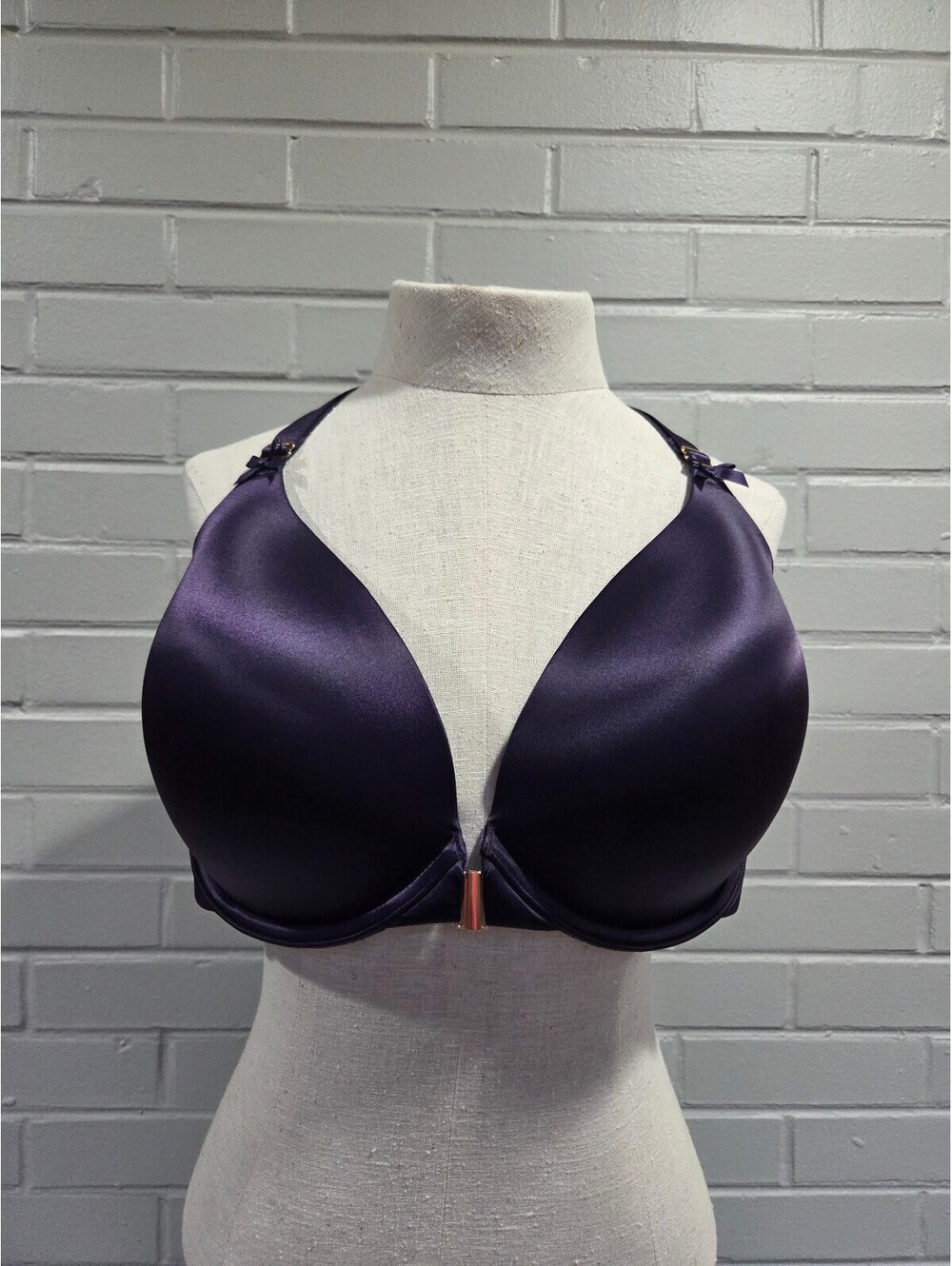 Front Close Boost Plung Bra by Cacique size 40DDD